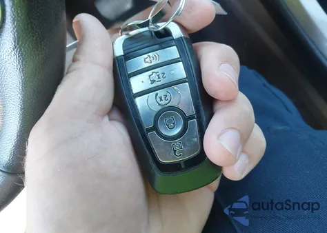 2019 Ford Fusion Hybrid Sel z USA, uszkodzony, nr VIN 3FA6P0MU8KR118261